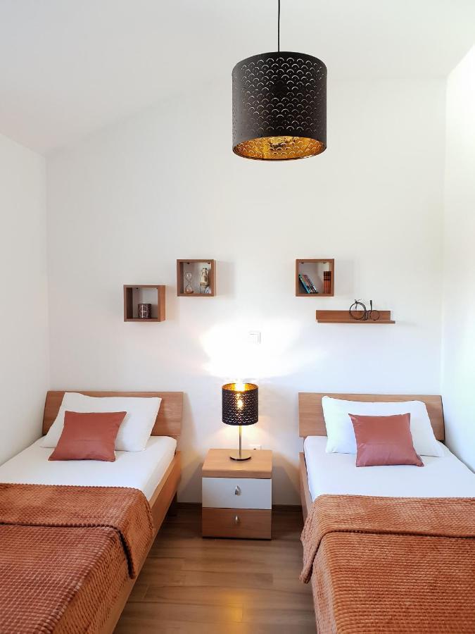 Apartments Skocic Vodice Bagian luar foto