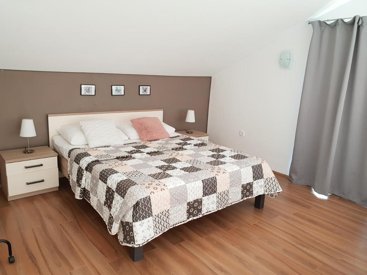 Apartments Skocic Vodice Bagian luar foto