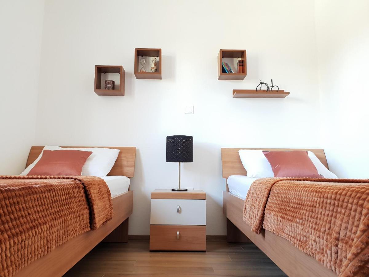 Apartments Skocic Vodice Bagian luar foto
