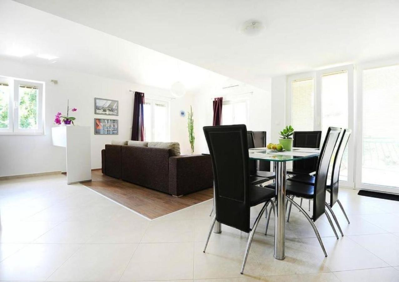 Apartments Skocic Vodice Bagian luar foto
