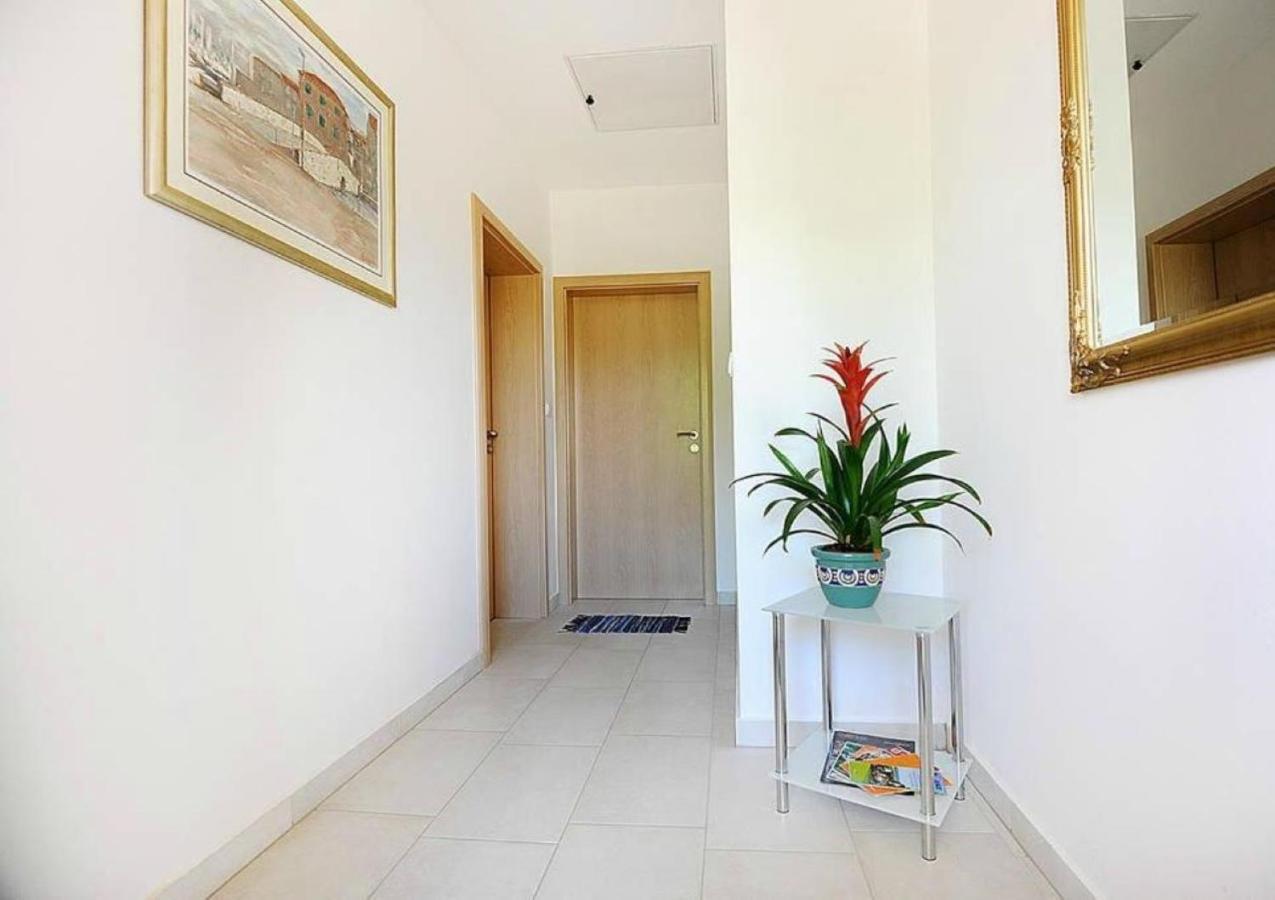 Apartments Skocic Vodice Bagian luar foto