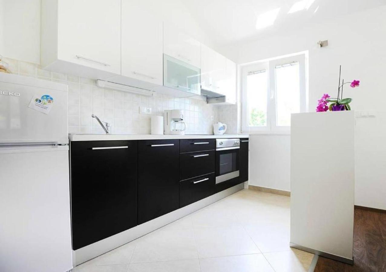 Apartments Skocic Vodice Bagian luar foto